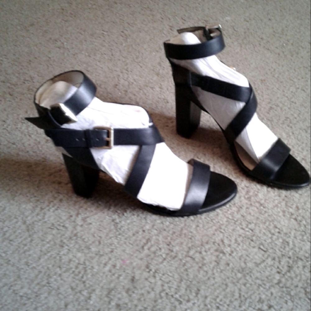 🌺 Black Guess Strappy Party Dress Shoes